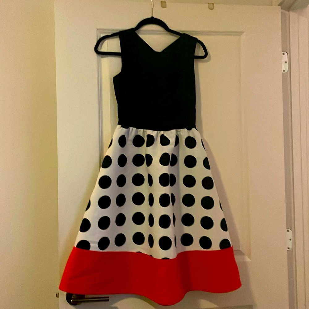 Beautiful polkadot Kate Spade dress with pockets